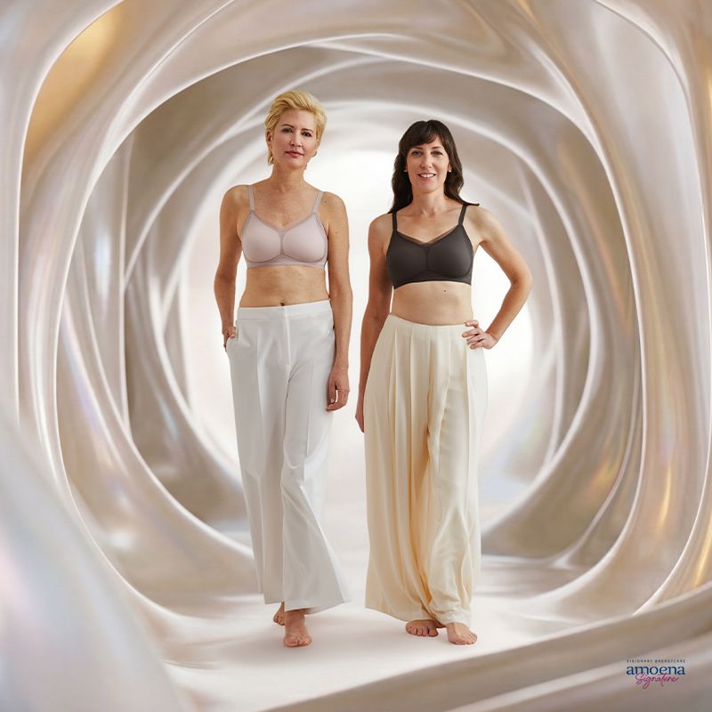Brustversorgung für Frauen mit Amoena Zwei Frauen tragen den Wave Flow BHS von Amoena Signature.