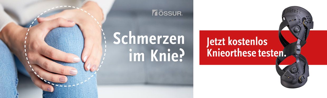 Eine Frau fasst sich ans Knie. Schmerzen im Knie? Jetzt kostenlos Knieorthese testen.