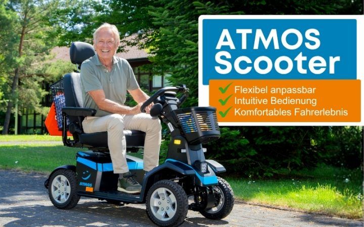 Ein Mann fährt den Atmos Scooter im Wald.