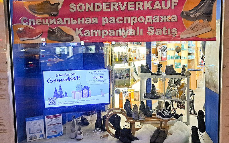 Gostenhofer Hauptstraße 21 - Schaufenster winterliche Schaufensterdekoration des Sanitätshauses