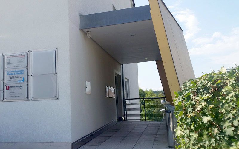 Ostendstraße 29 - Eingang Eingang zum Sanitätshaus